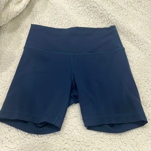 Size 6 Wunder lululemon biker shorts